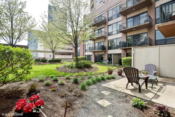 $3,200 | 807 Davis Street, Unit 311, Evanston, IL 60201