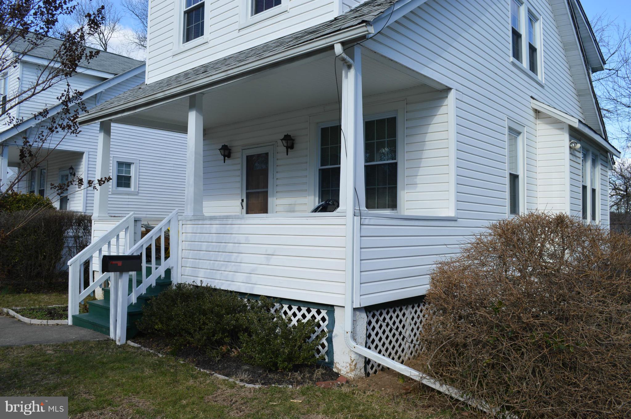 3804 Ridgecroft Road Baltimore, MD 21206 - Photo 2 of 24 Cozy front porch for summer enjoyment