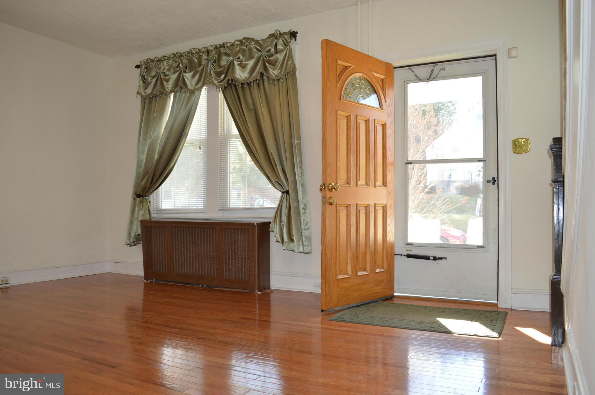 3804 Ridgecroft Road Baltimore, MD 21206 - Photo 3 of 24 Lots of beautiful daylight