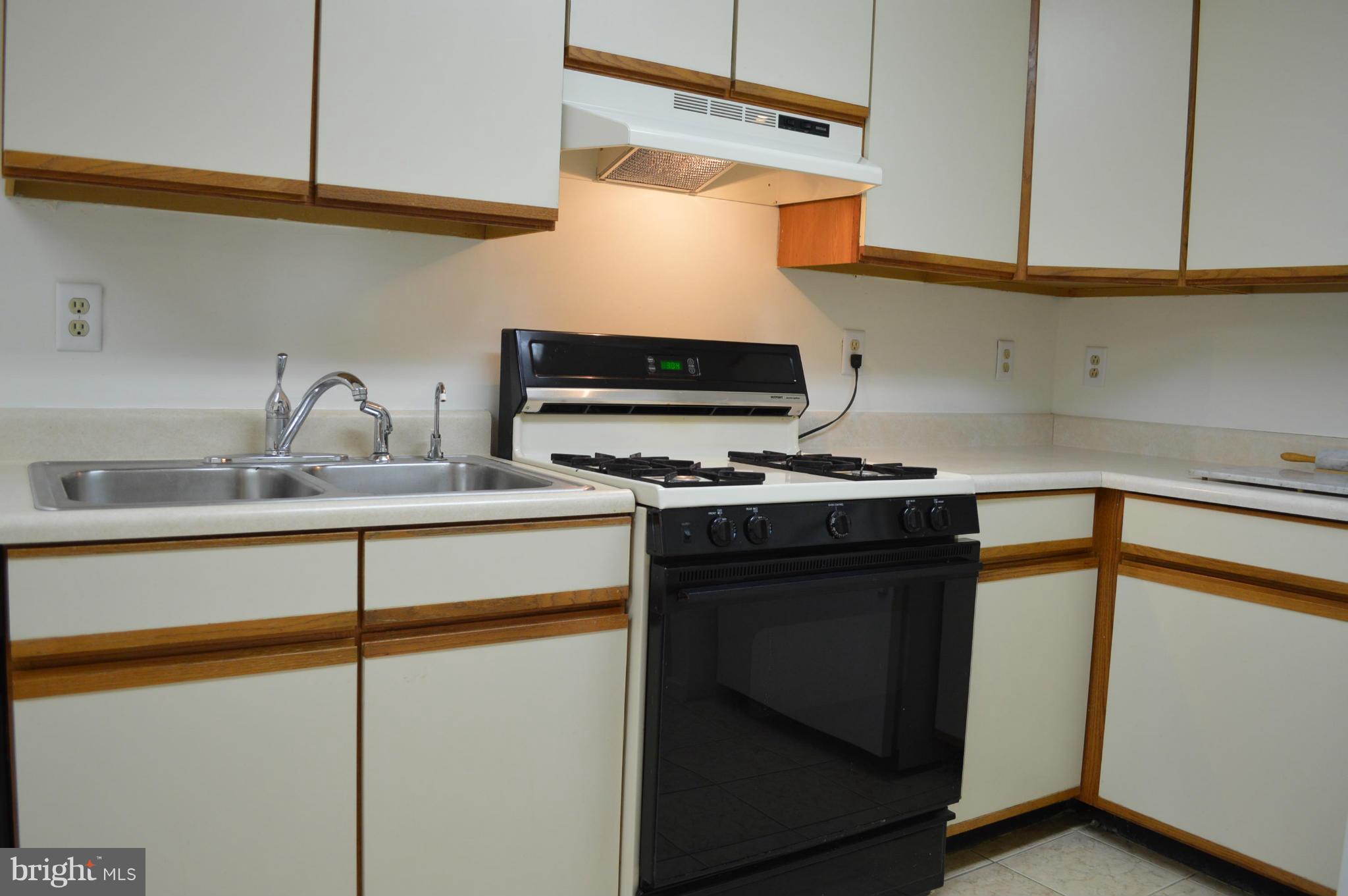 3804 Ridgecroft Road Baltimore, MD 21206 - Photo 9 of 24 Kitchen has a gas stove, dishwasher & BIG refrig