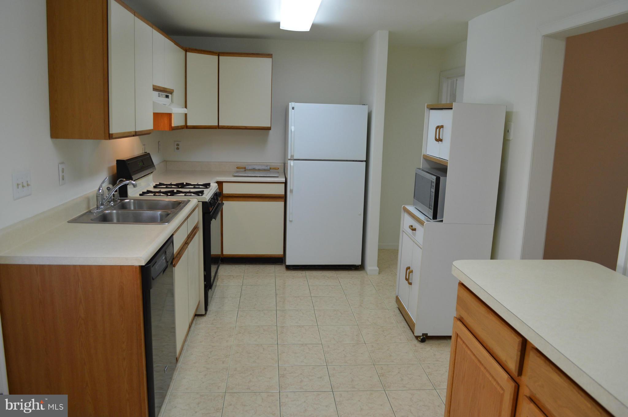 3804 Ridgecroft Road Baltimore, MD 21206 - Photo 10 of 24 Kitchen offers a moveable island on the right