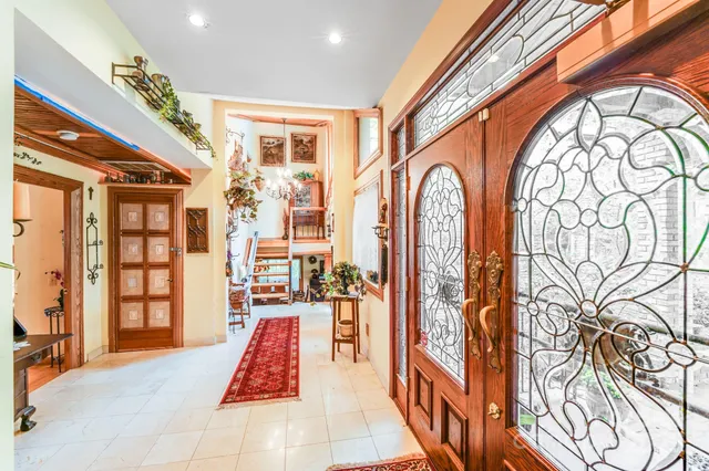 a view of entryway with a front door