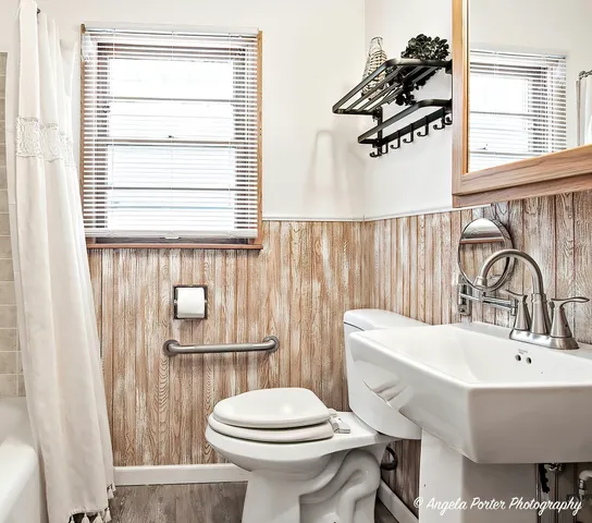 $279,000 | 50 East Oak Street, Fox Lake, IL 60020