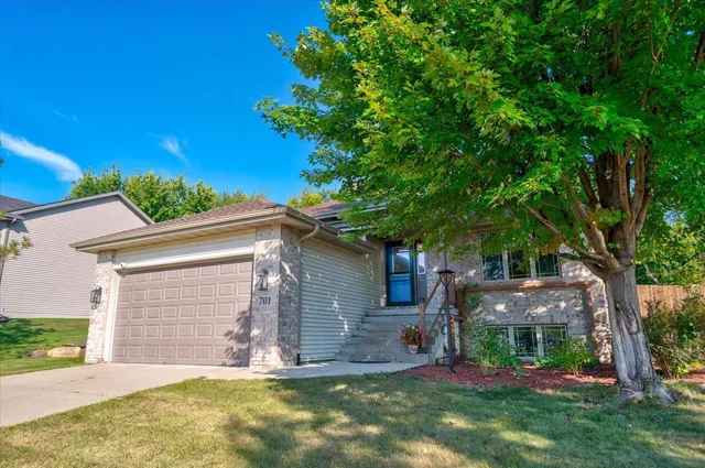 $485,000 | 701 Killian Trail, Cottage Grove, WI 53527