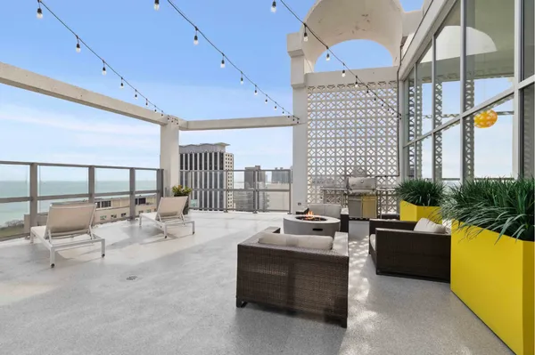 $3,810 | 420 West Belmont Avenue, Unit 27E, Chicago, IL 60657