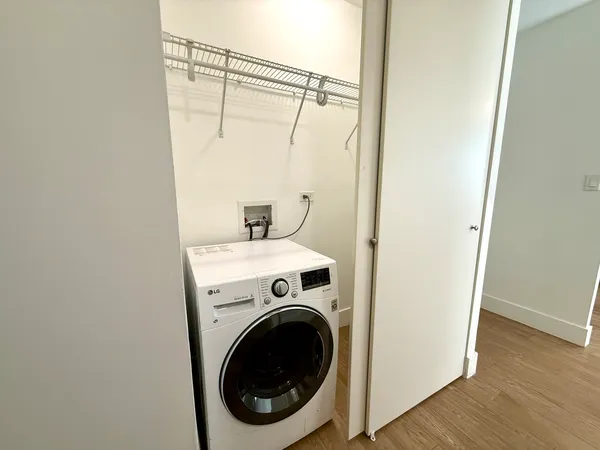 $3,810 | 420 West Belmont Avenue, Unit 27E, Chicago, IL 60657