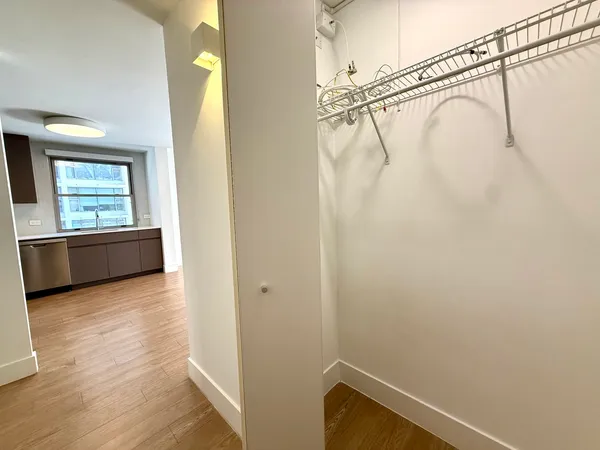 $3,810 | 420 West Belmont Avenue, Unit 27E, Chicago, IL 60657