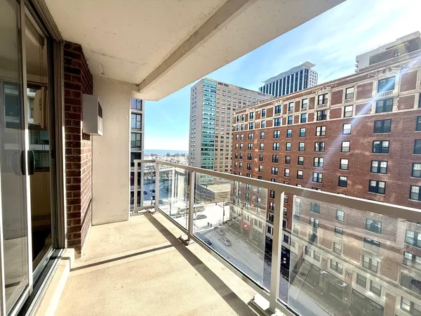 $3,810 | 420 West Belmont Avenue, Unit 27E, Chicago, IL 60657