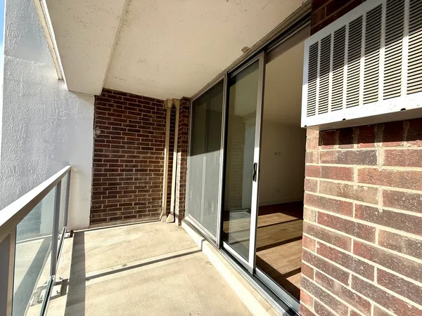 $3,810 | 420 West Belmont Avenue, Unit 27E, Chicago, IL 60657
