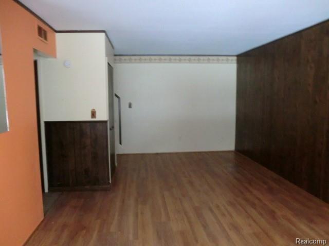 25925 Schoenherr Road Warren, MI 48089 - Photo 4 of 13 CIMG9913.jpg