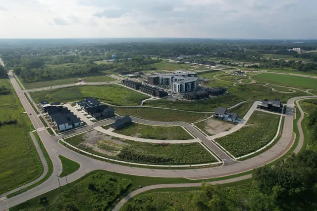 $249,900 | 9393 South Lk Vista Parkway, Unit 3004, Oak Creek, WI 53154