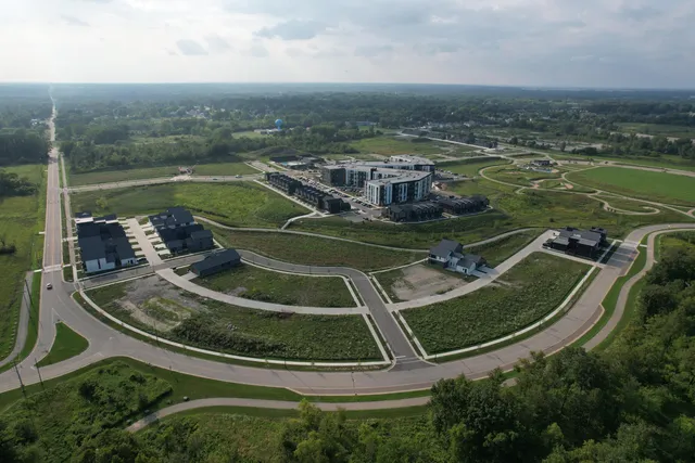 $249,900 | 9393 South Lk Vista Parkway, Unit 3004, Oak Creek, WI 53154