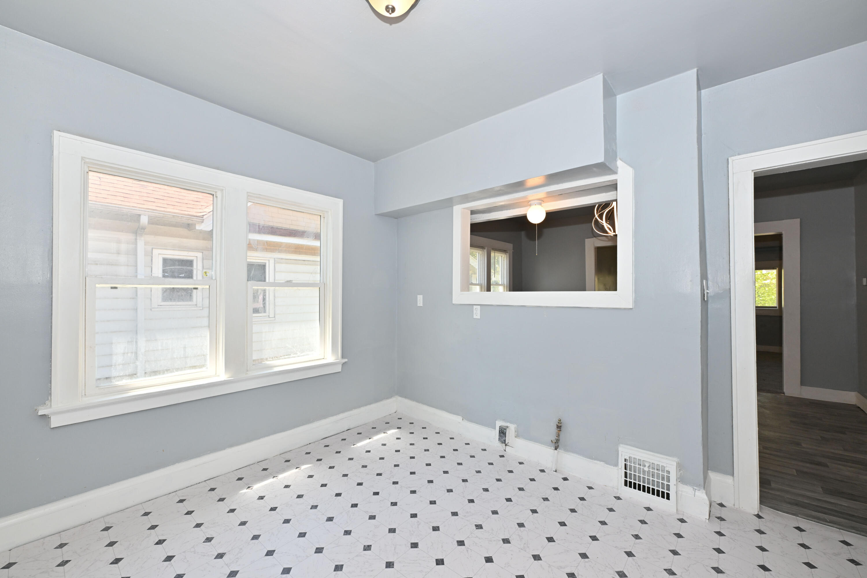 3052 North 40th Street Milwaukee, WI 53210 - Photo 14 of 43 Kitchen