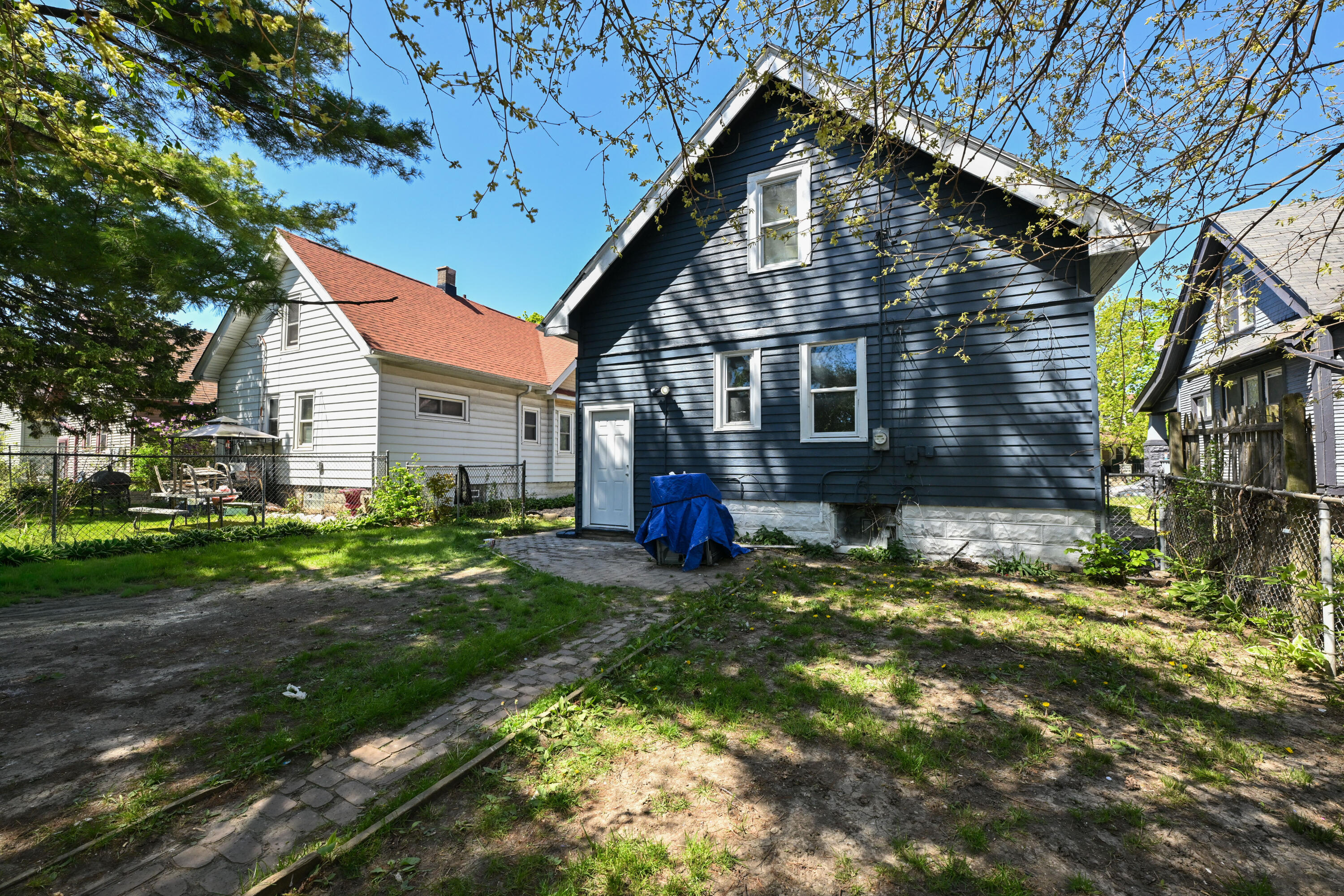 3052 North 40th Street Milwaukee, WI 53210 - Photo 40 of 43 Rear Exterior View & Yard
