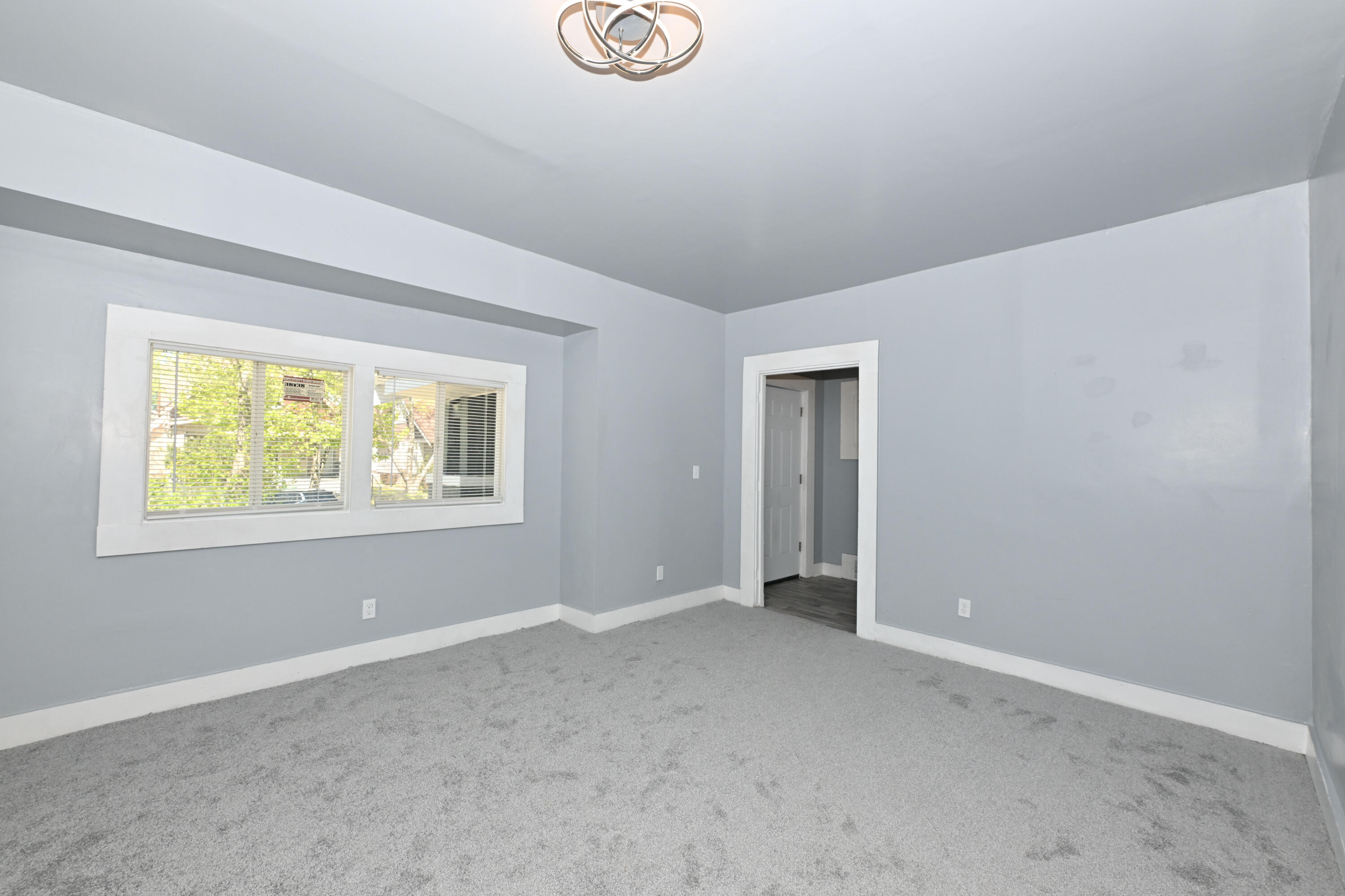 3052 North 40th Street Milwaukee, WI 53210 - Photo 5 of 43 Living Room