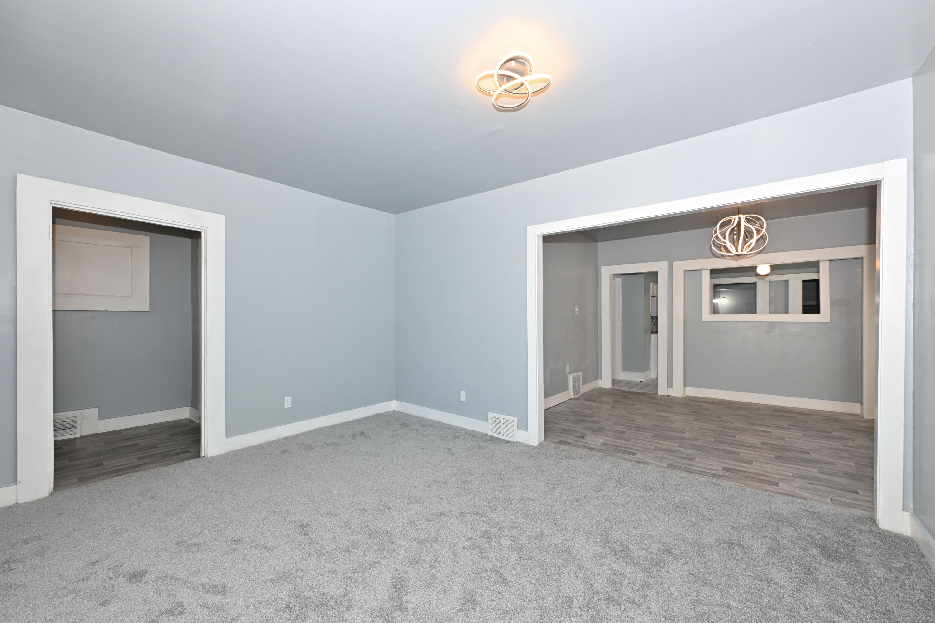 3052 North 40th Street Milwaukee, WI 53210 - Photo 7 of 43 Living Room /Dining Room