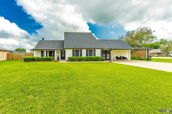 $370,000 | 9 Summerfield Drive, Houma, LA 70360