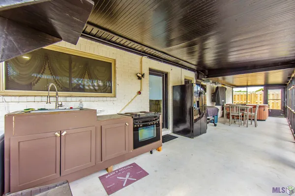 $370,000 | 9 Summerfield Drive, Houma, LA 70360