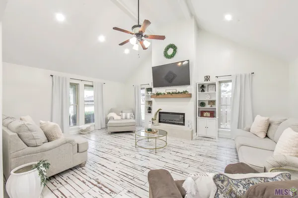 $370,000 | 9 Summerfield Drive, Houma, LA 70360