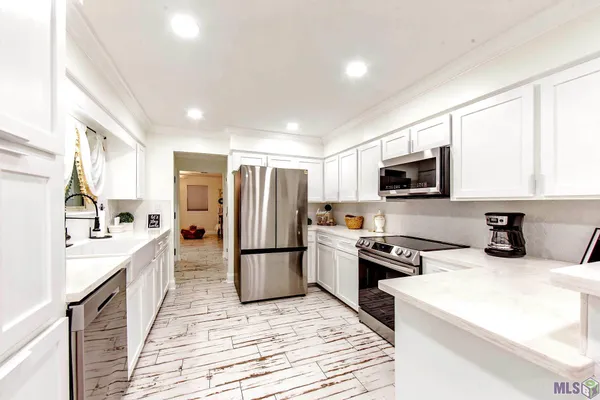 $370,000 | 9 Summerfield Drive, Houma, LA 70360