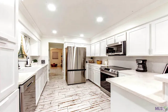 $380,000 | 9 Summerfield Drive, Houma, LA 70360