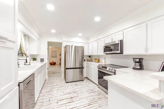 $399,000 | 9 Summerfield Drive, Houma, LA 70360