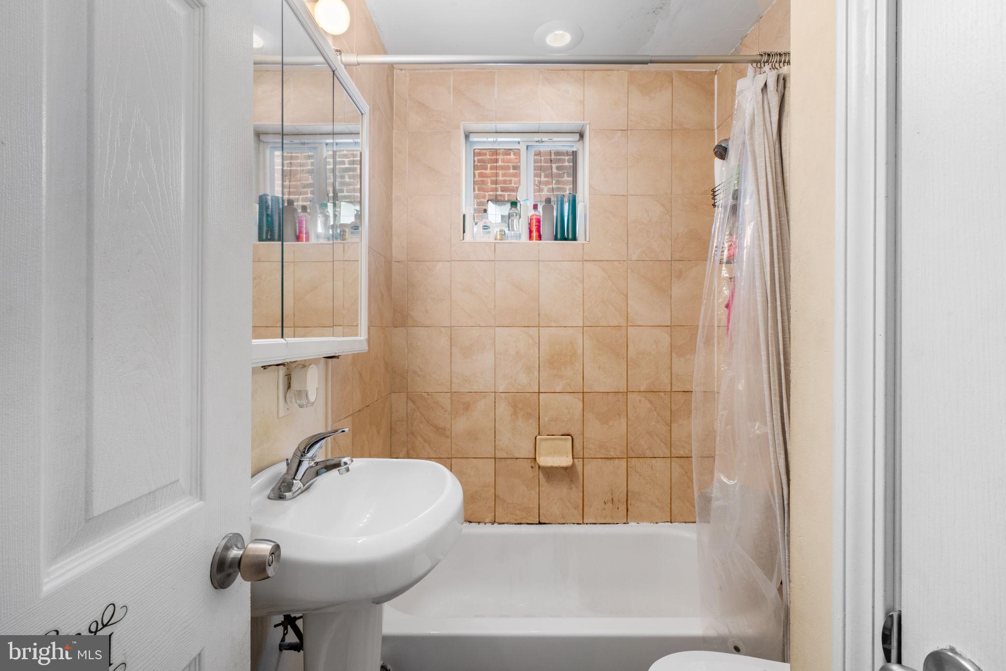 1356 East Rittenhouse Street Philadelphia, PA 19138 - Photo 6 of 14 Gallery Image 6