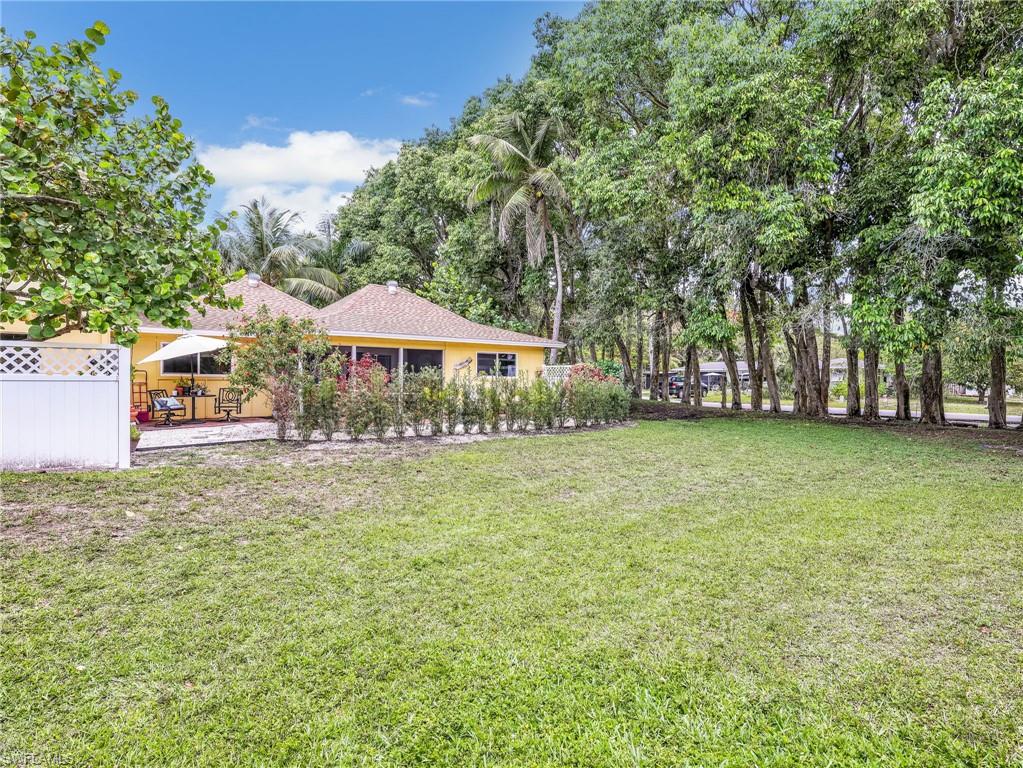 1201 Solana Road, Unit 7 Naples, FL 34103 - Photo 31 of 34