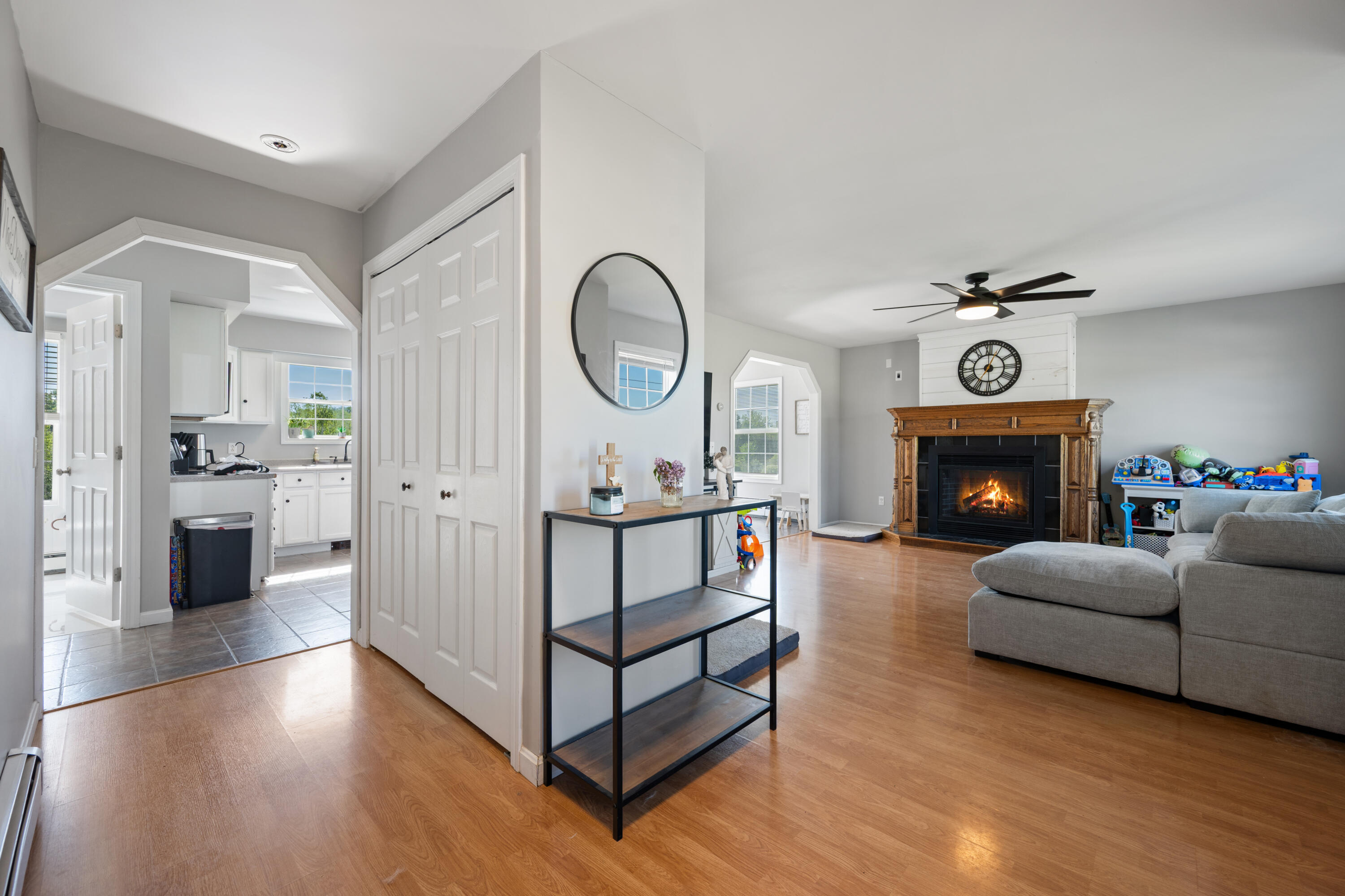 4 Maefield Lane Hudson, ME 04449 - Photo 5 of 42 06-Entry