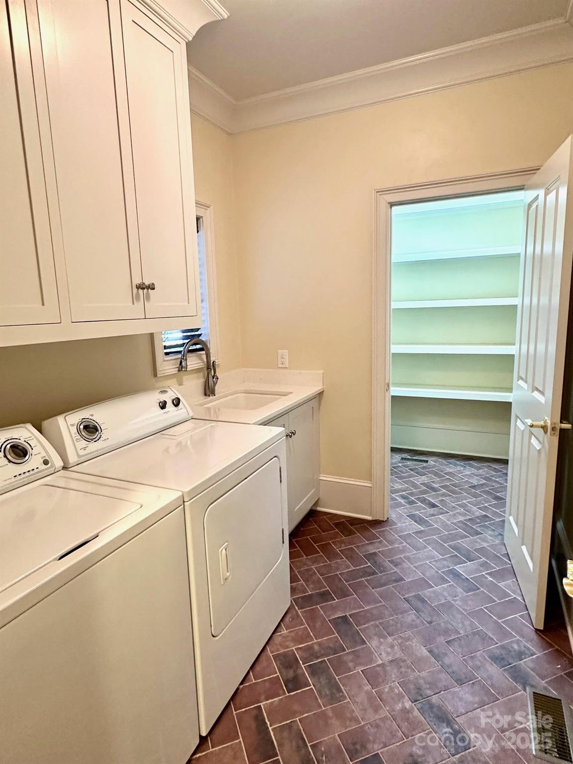520 East Landing Ridge Circle Jefferson, NC 28640 - Photo 18 of 48 a utility room with dryer and washer