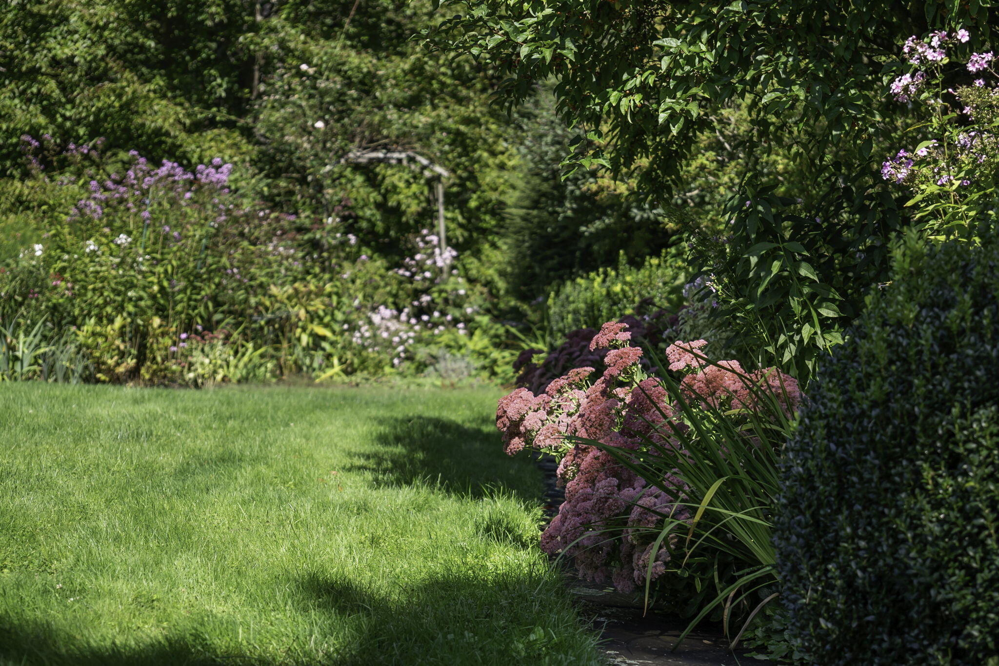 301 Michigan Road New Canaan, CT 06840 - Photo 11 of 46 a backyard of a house with lots of green space