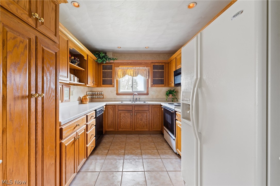 3072 Decamp Road Youngstown, OH 44511 - Photo 4 of 28