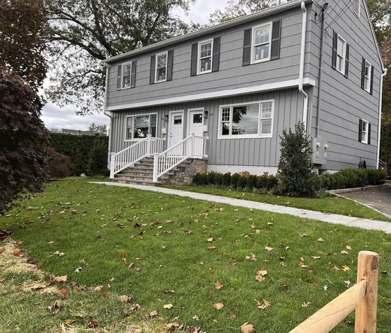 a view of a house with backyard and garden