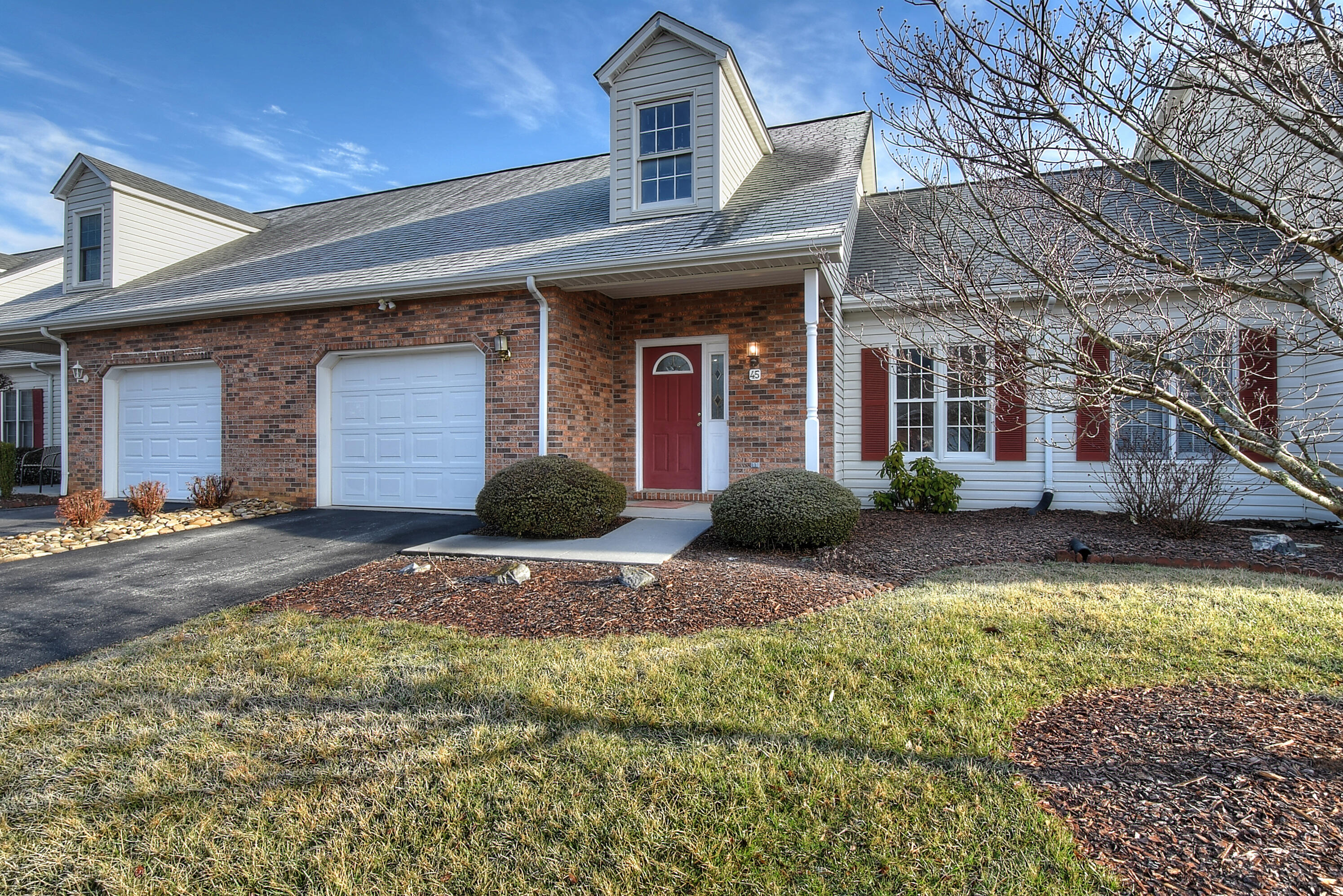 45 Cherokee Ridge Court, Unit 45 Johnson City, TN 37604 - Photo 2 of 27 1