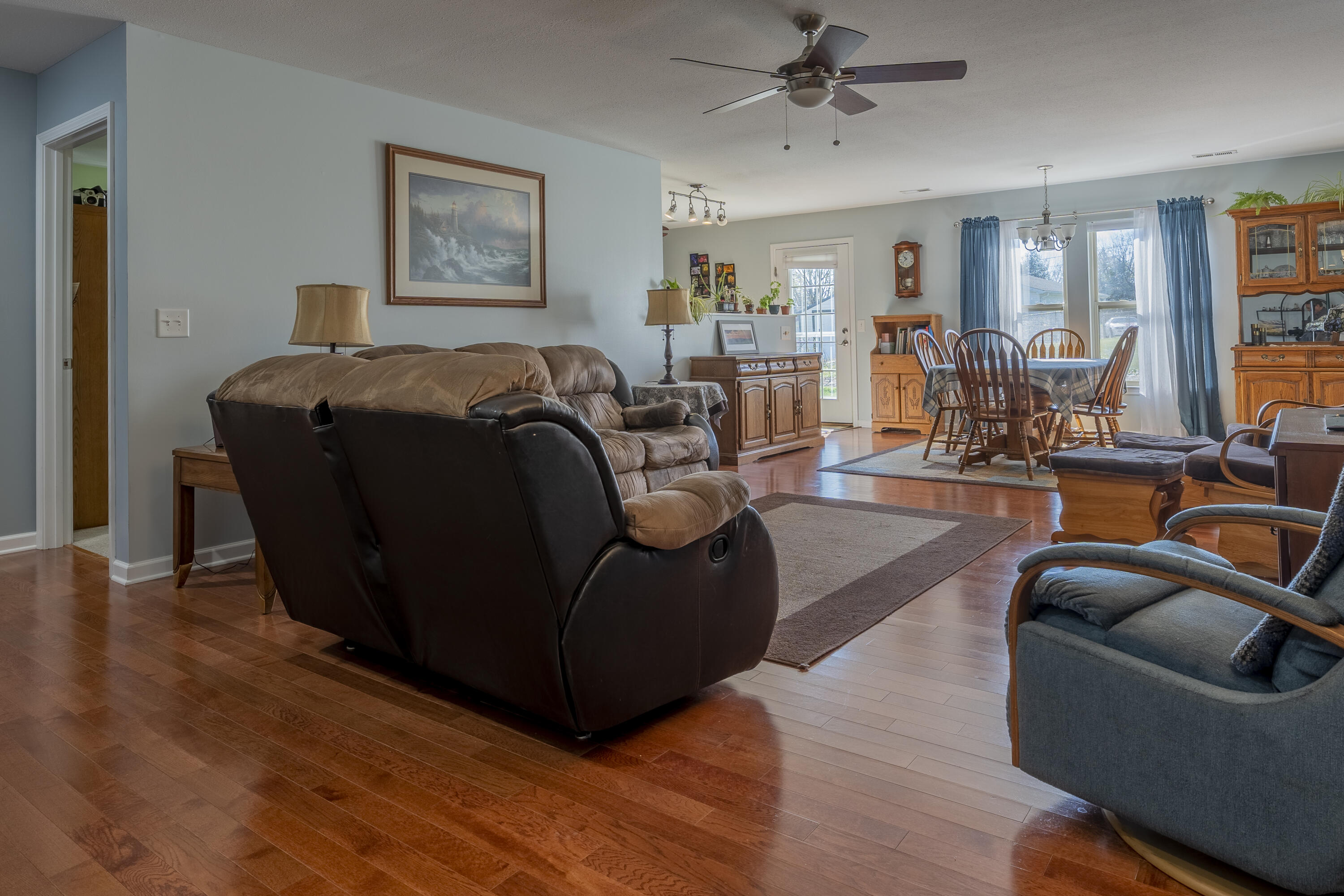 Living room/ dining