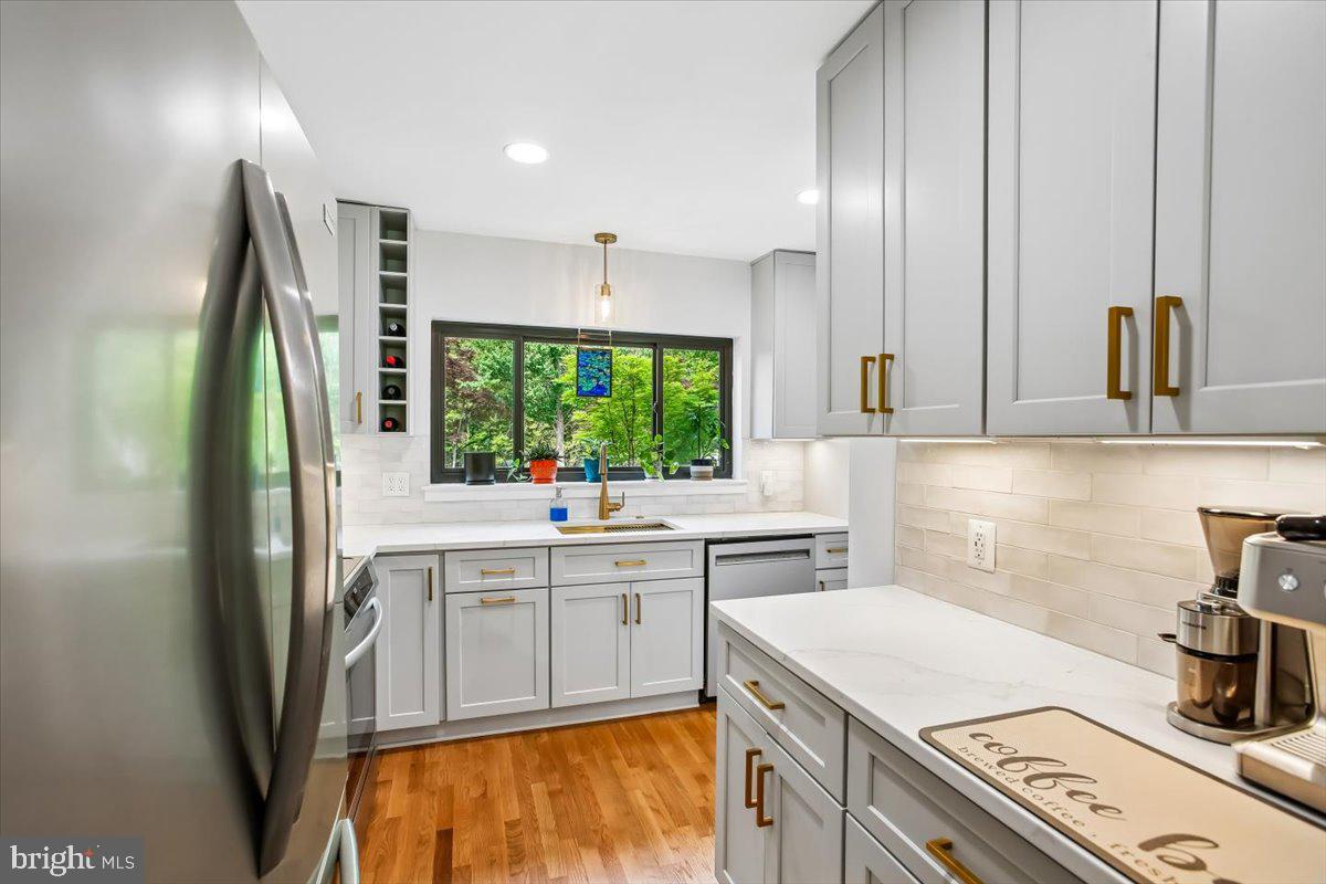 2017 Sarazen Place Reston, VA 20191 - Photo 10 of 52 Extra Coffee Bar and Cabinetry - SEE VIRTUAL TOUR!