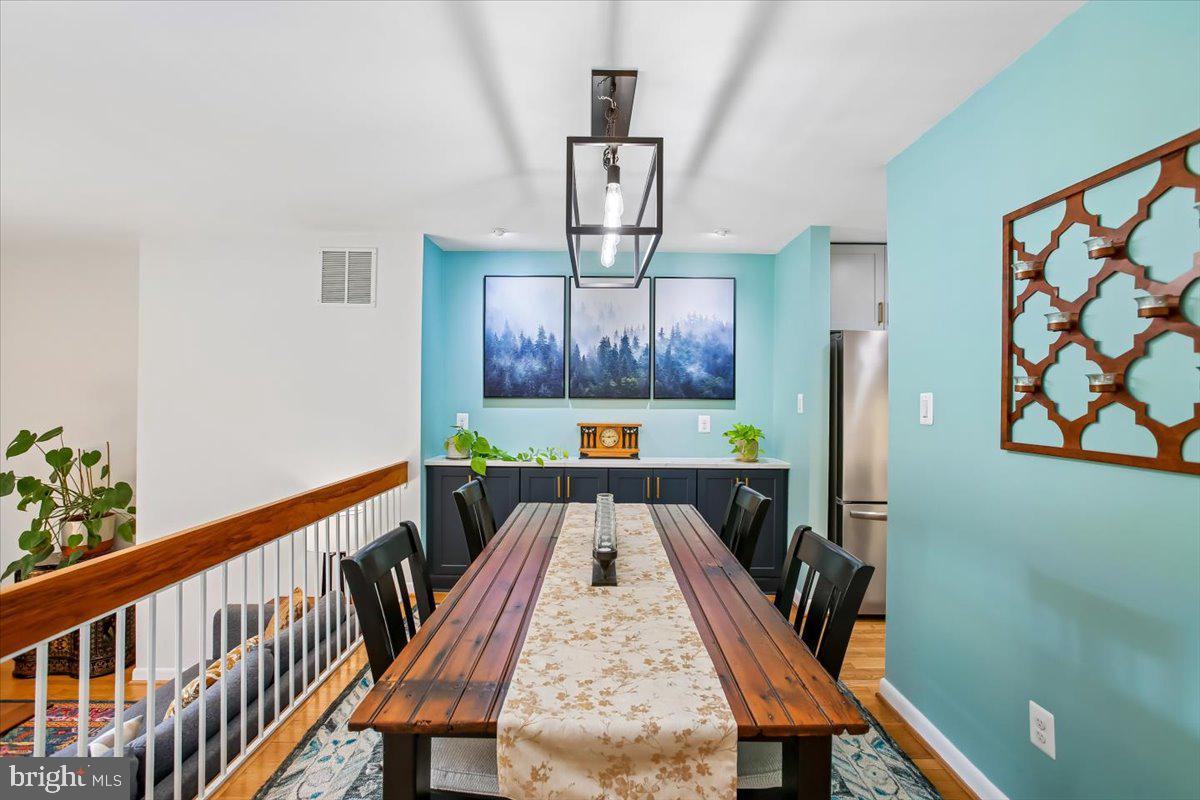 2017 Sarazen Place Reston, VA 20191 - Photo 13 of 52 Notice the built-in Buffet - One of a kind!