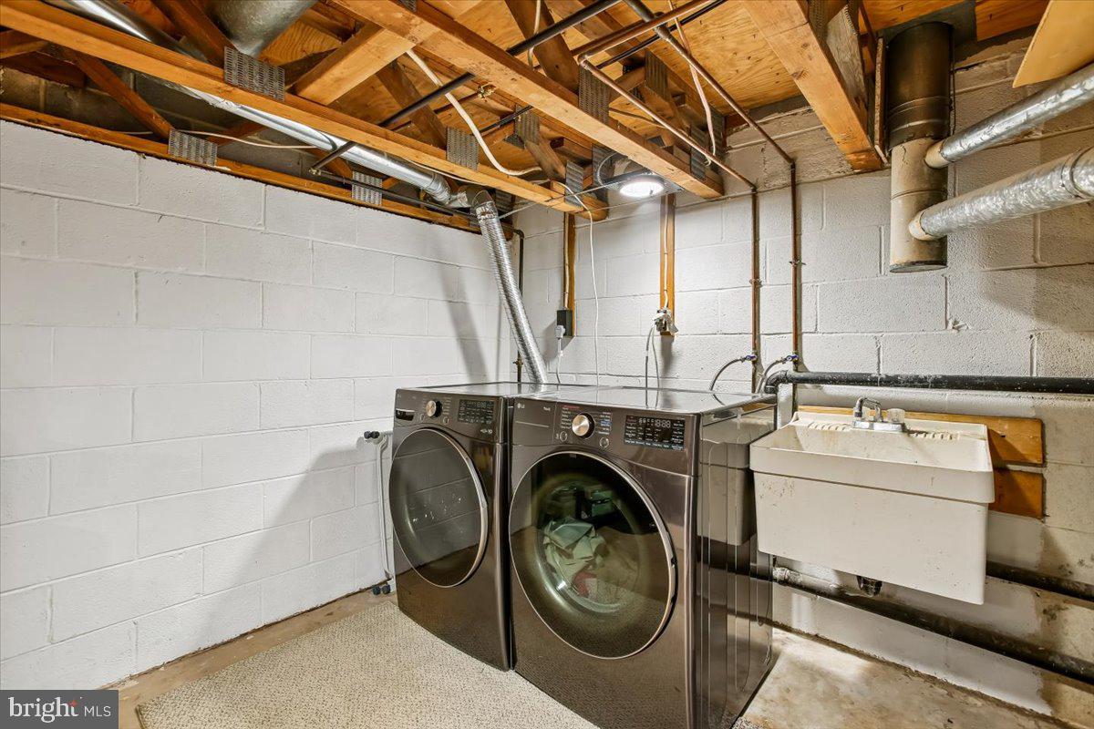 2017 Sarazen Place Reston, VA 20191 - Photo 33 of 52 Laundry, utility sink, and a lot of storage space!