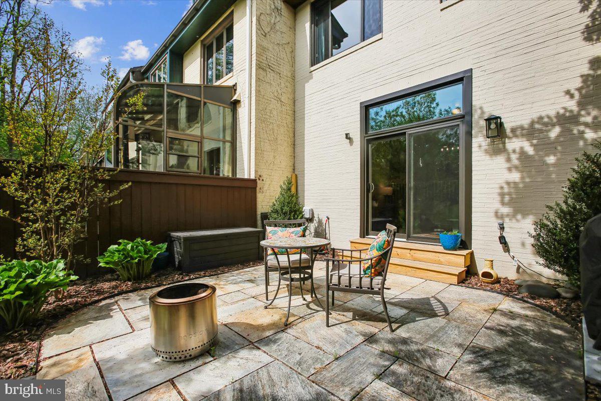 2017 Sarazen Place Reston, VA 20191 - Photo 36 of 52 Right off the main living level.