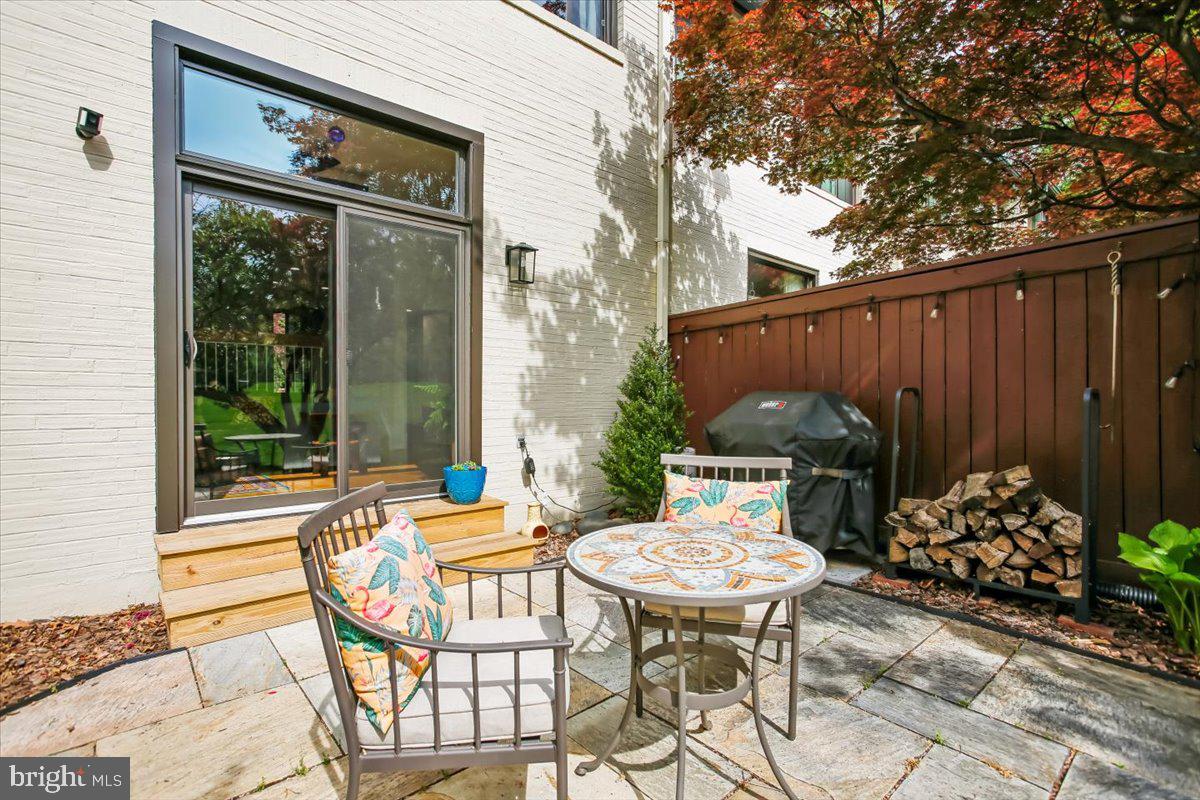 2017 Sarazen Place Reston, VA 20191 - Photo 37 of 52 Private but not closed in.