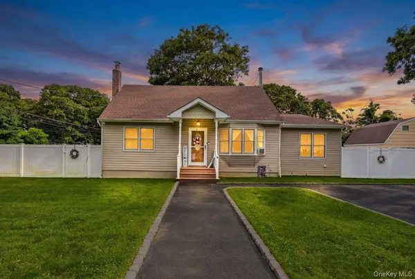 $615,000 | 14 Tudor Road, Shirley, NY 11967