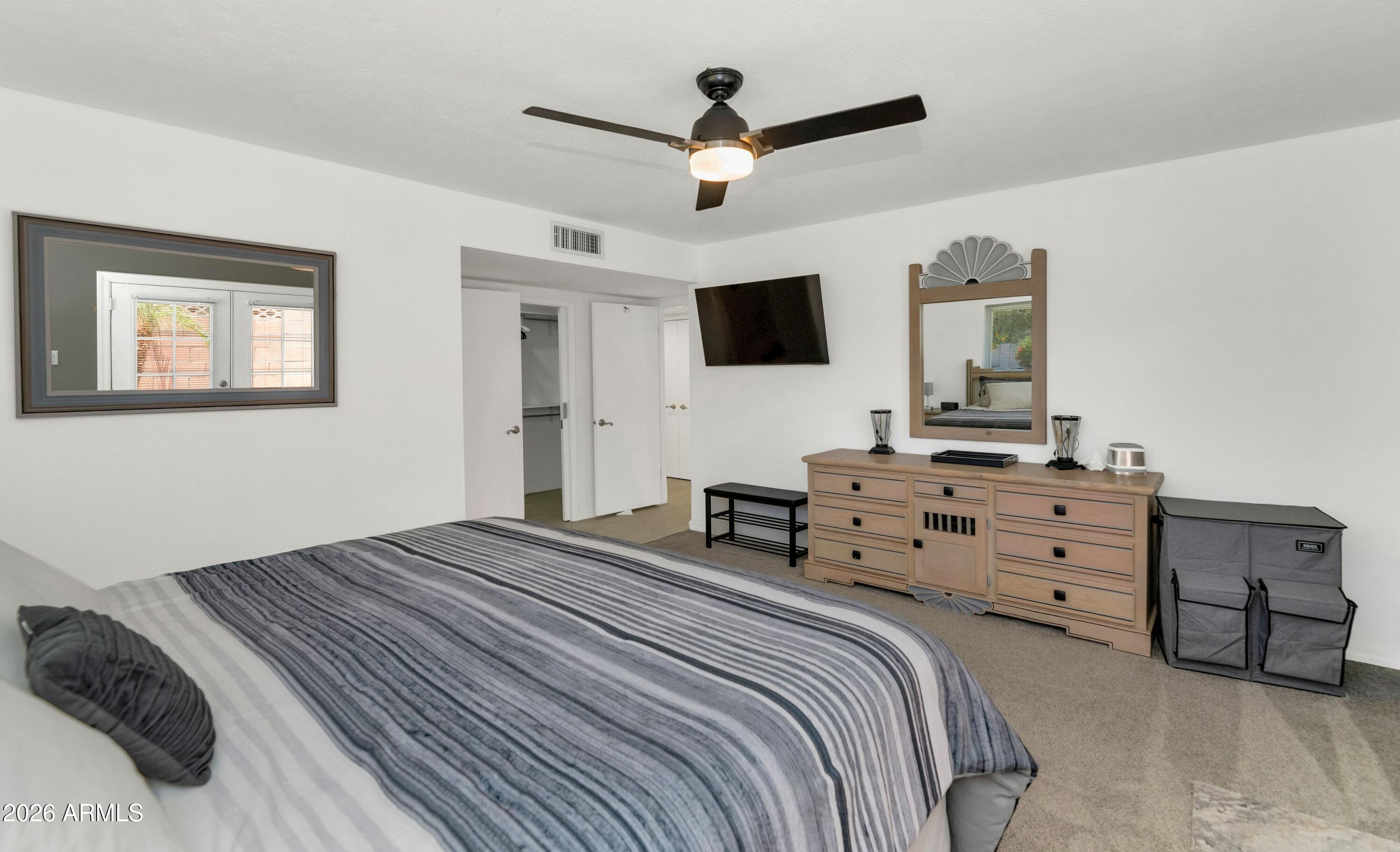 4406 North Dromedary Road Phoenix, AZ 85018 - Photo 15 of 23 018-007-TOD2436-4200x2558