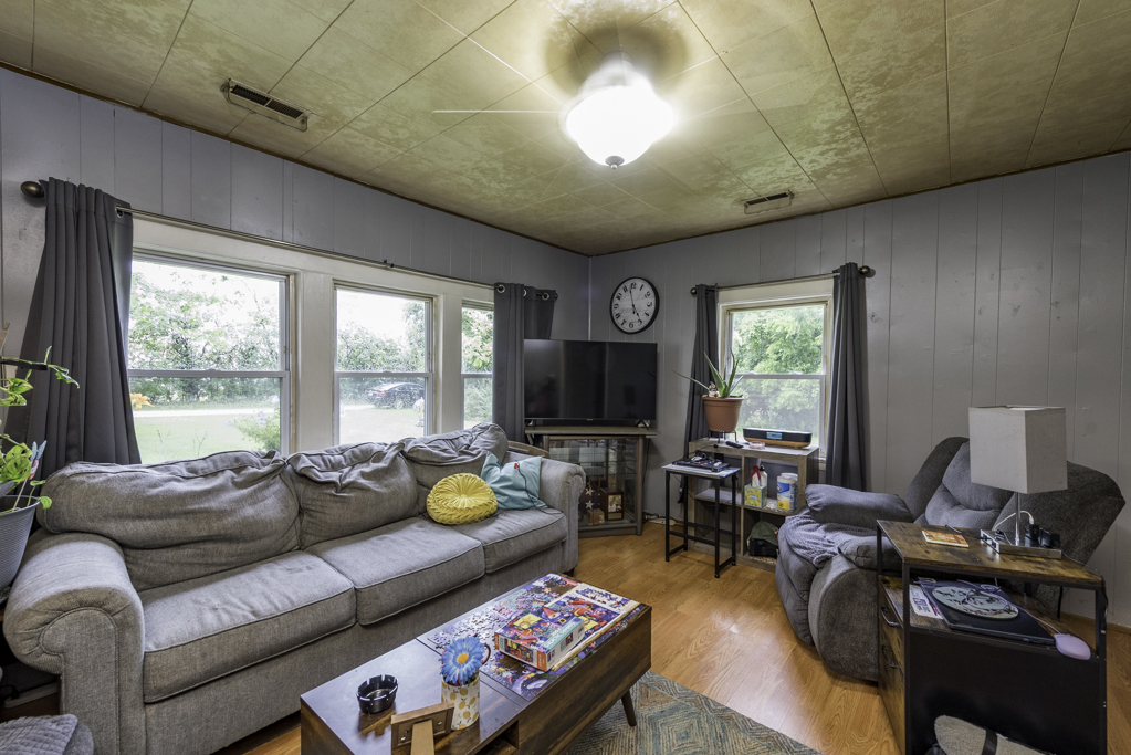 12716 West Grandview Avenue Waukegan, IL 60085 - Photo 3 of 22