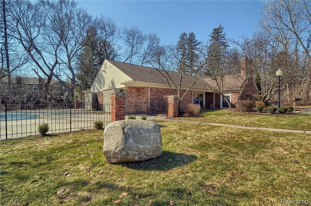 1472 Saddle Lane, Unit 167 Rochester, MI 48306 - Photo 6 of 34 Community_Clubhouse.jpg
