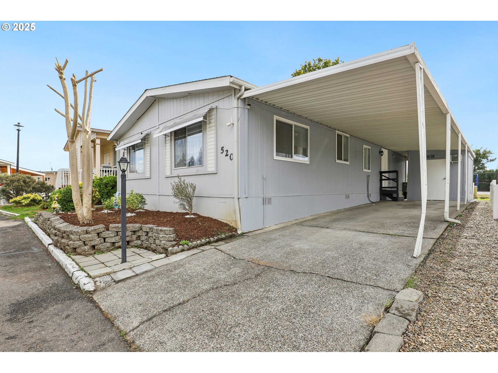 520 Southwest Georgetown Way Beaverton, OR 97006 - Photo 2 of 47