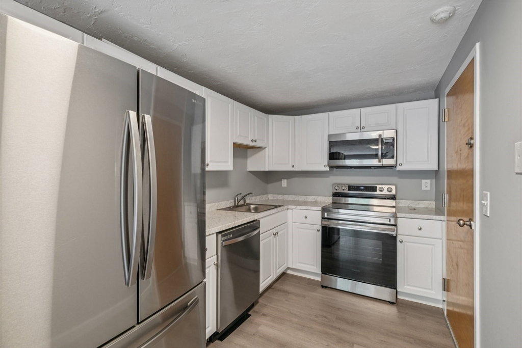 189 Littleton Road, Unit 32 Chelmsford, MA 01824 - Photo 4 of 26 Gallery Image 4