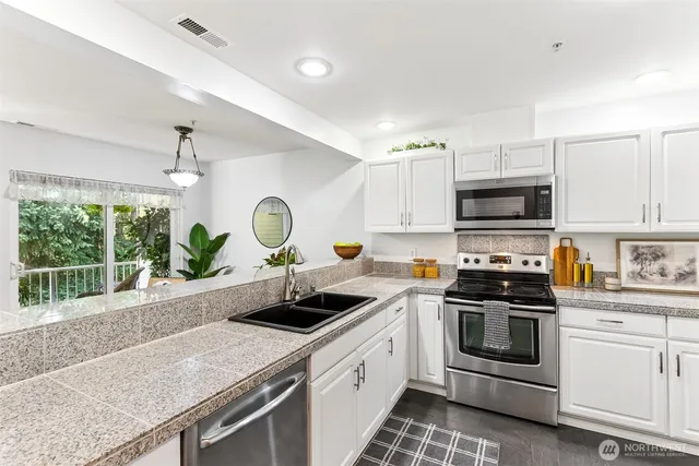 $425,000 | 1940 South 368th Place, Federal Way, WA 98003