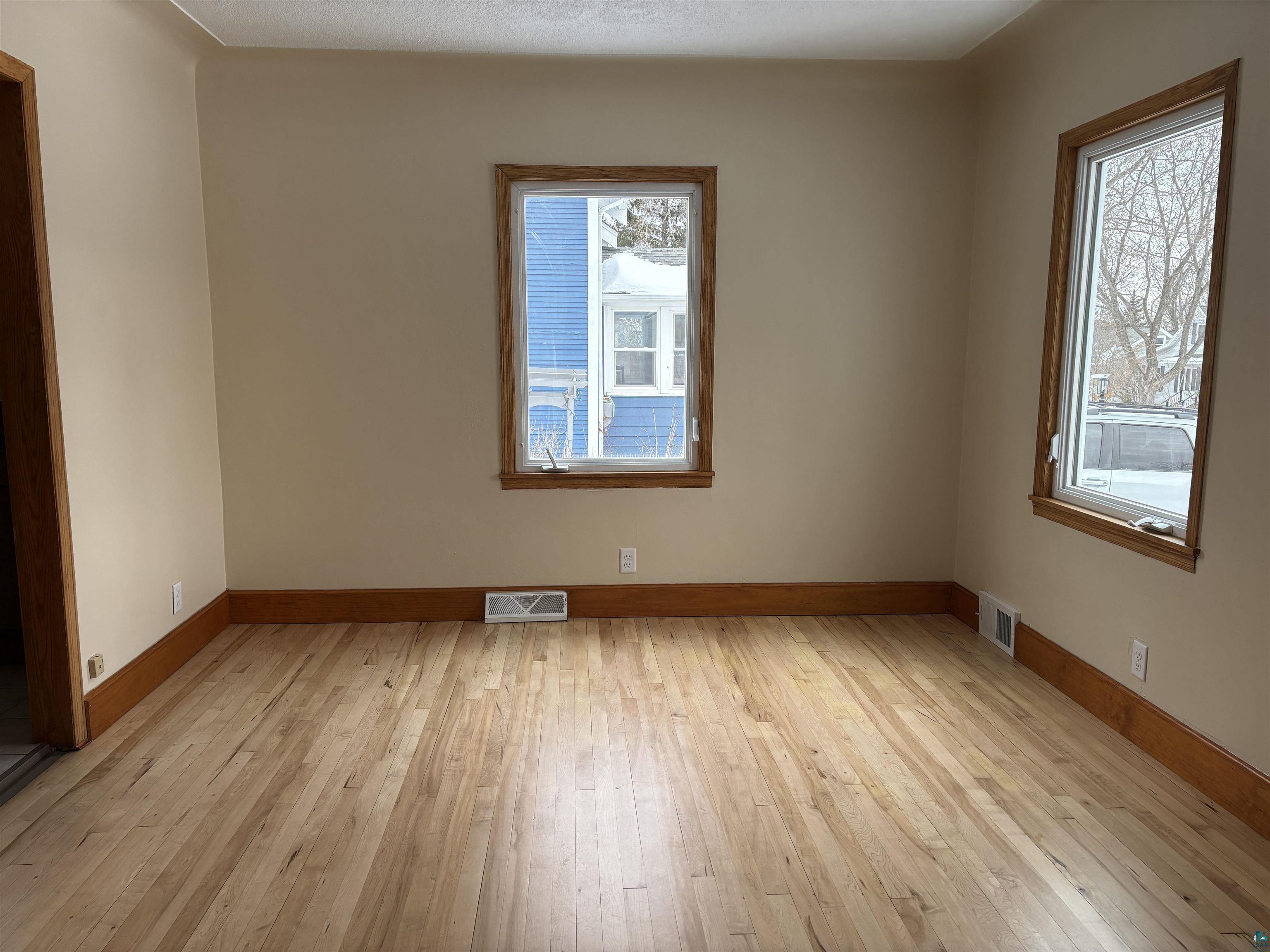 5211 Avondale Street Duluth, MN 55804 - Photo 11 of 29