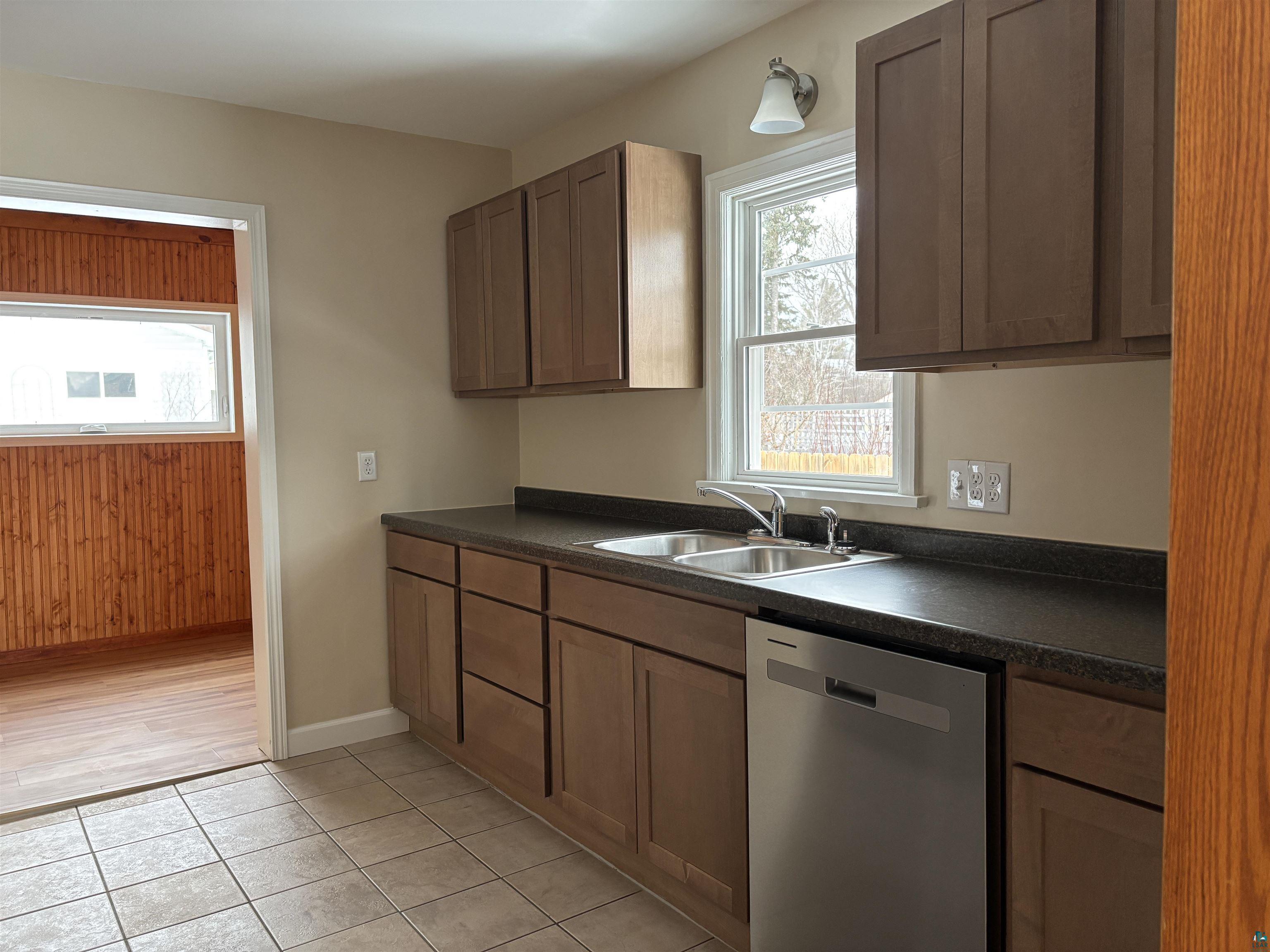 5211 Avondale Street Duluth, MN 55804 - Photo 13 of 29