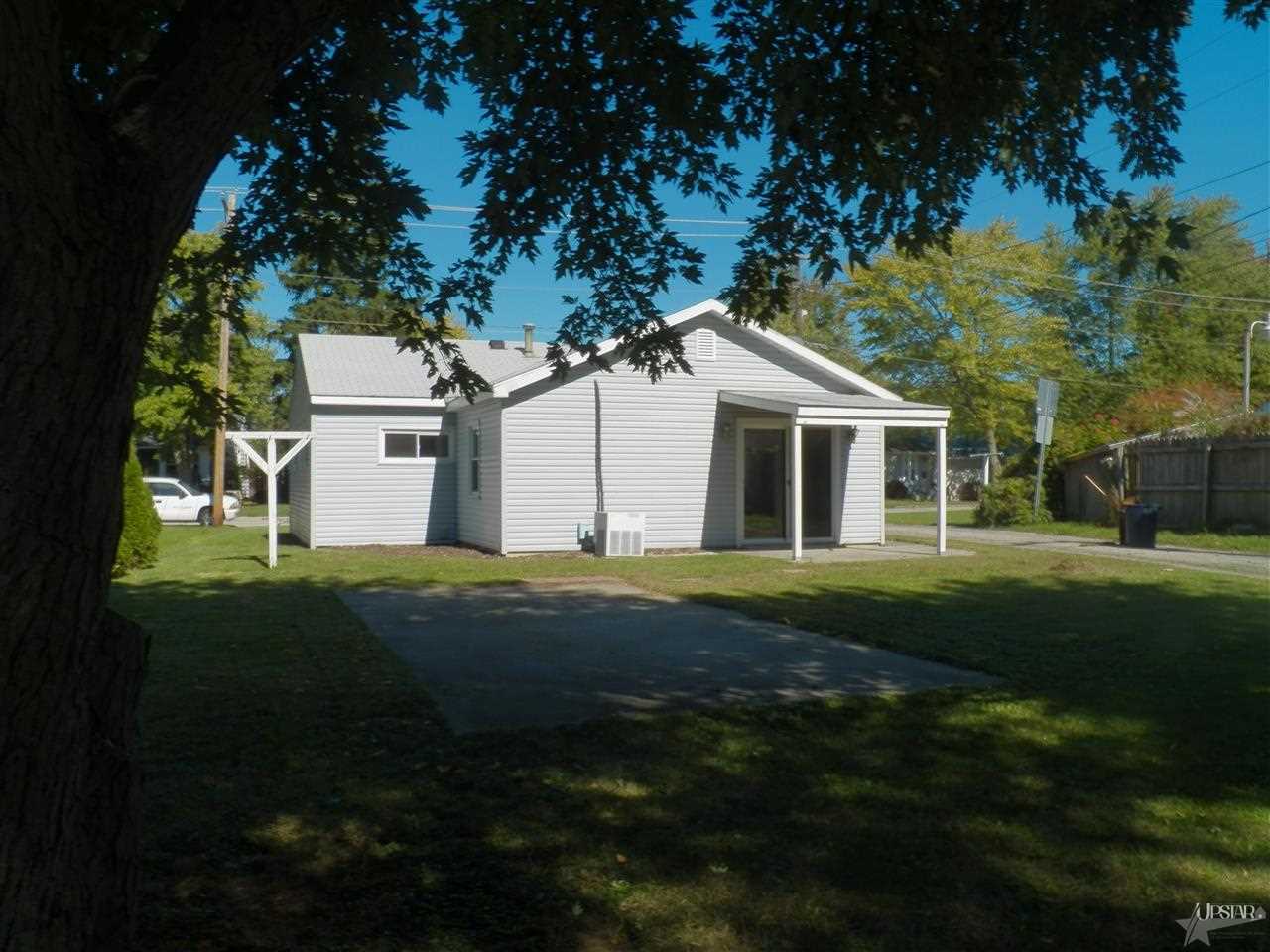 1613 Madison Street Decatur, IN 46733 - Photo 7 of 30